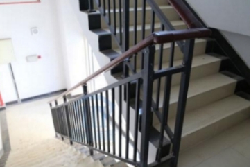 沈阳锌钢楼梯扶手：赋予楼梯安全